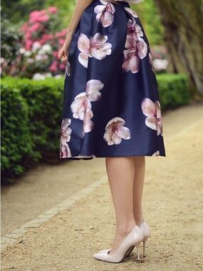 Chelsea Floral Skirt – Size Small – Honey Boutique